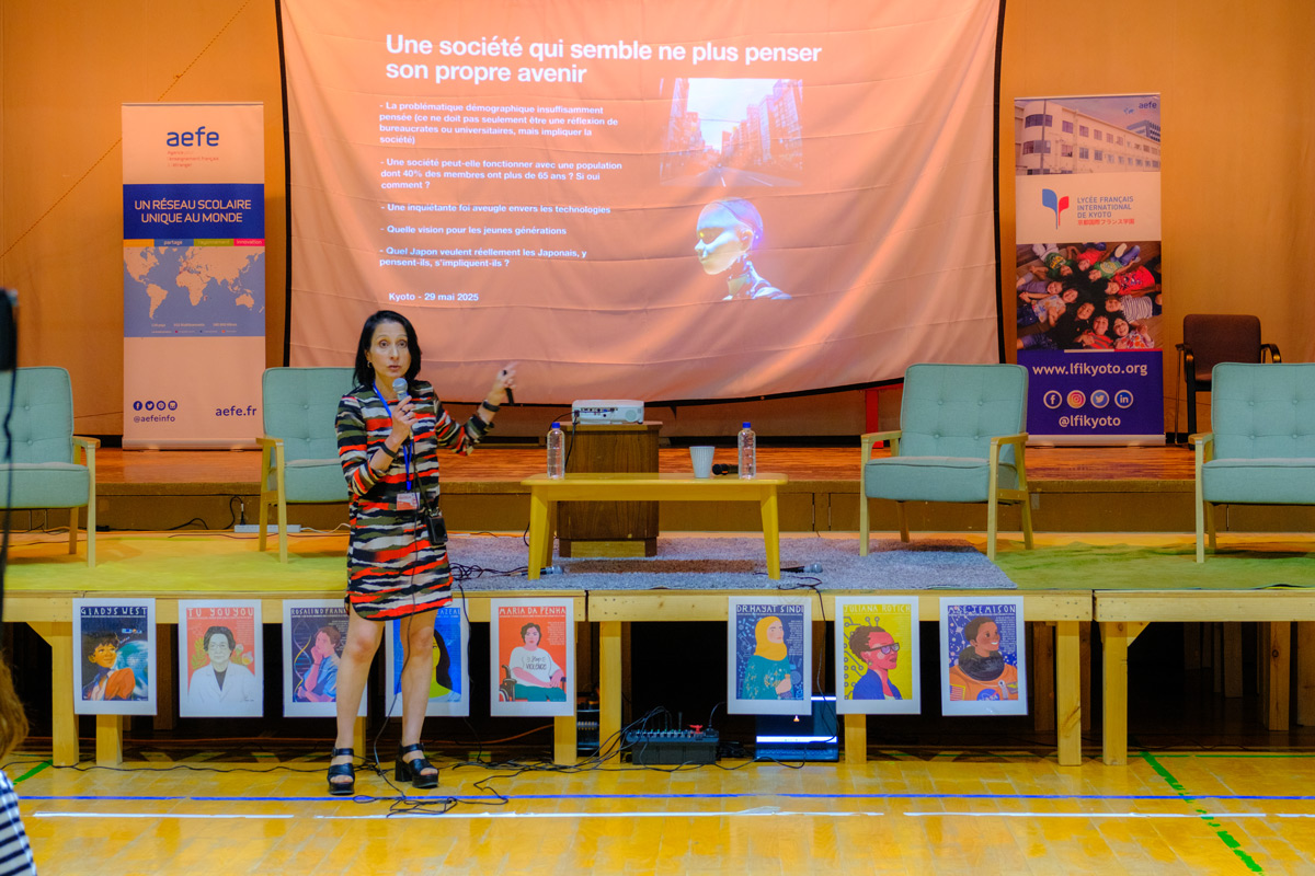 conférence-Karyn-Poupee